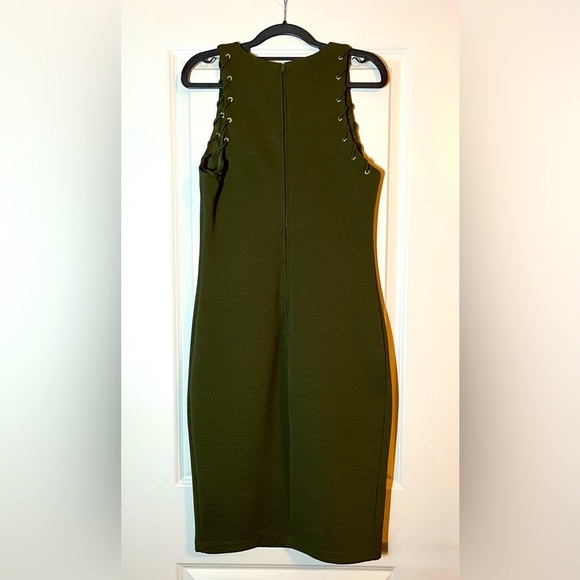 Bisou Bisou | Sleeveless Grommet Shoulder Bodycon Dress in Olive Green Size 8 - Picture 6 of 6